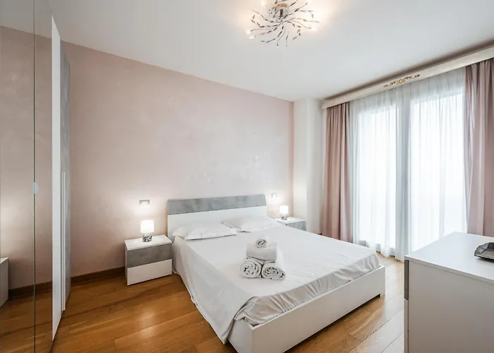 Emilia Street アパート *