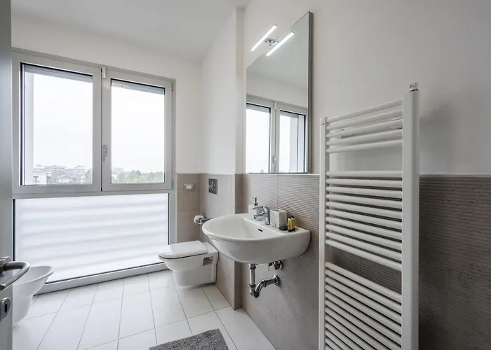 Emilia Street アパート *